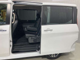 【両側ハンズフリーオートスライドドア】寝ているこどもを抱いていても、荷物を持っていても問題なし!とっても便利です♪