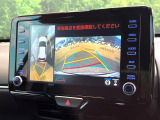 【パノラミックビューモニター】専用のカメラにより、上から見下ろしたような視点で360度クルマの周囲を確認することができます☆死角部分も確認しやすく、狭い場所での切り返しや駐車もスムーズに行えます。