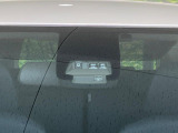 【トヨタセーフティセンス】走行中に前方の車両等を認識し、衝突しそうな時は警報とブレーキで衝突回避と被害軽減をアシスト。より安全にドライブをお楽しみいただけます。