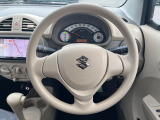 インテリアに合わせたデザインのステアリングは、運転される方のことも考え、運転しやすい形状、大きさです。是非一度、実際に触ってお確かめください。