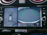 まるで上空から見下ろしているような感じで駐車が楽にできるインテリジェントアラウンドビューモニター!幅寄せが苦手な方でもサイドビューで確認することができますよ♪