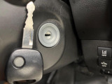 【キーレス】少し離れた場所からでもボタン一つでドアの開錠・施錠ができるのでとっても便利!ドアの鍵穴周りに傷をつけることもありません♪