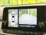 【アラウンドビューモニター】専用のカメラにより、上から見下ろしたような視点で360度クルマの周囲を確認することができます☆死角部分も確認しやすく、狭い場所での切り返しや駐車もスムーズに行えます。