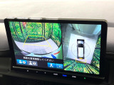 【マルチビューカメラシステム】専用のカメラにより、上から見下ろしたような視点で360度クルマの周囲を確認することができます☆死角部分も確認しやすく、狭い場所での切り返しや駐車もスムーズに行えます。