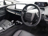 視線を前方に誘導する、トップマウントメーターを起点とし、安全確認がしやすく、運転に集中できる構成に。最大限走りの良さを楽しむことができます。