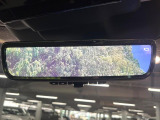 【デジタルインナーミラー】後席の大きな荷物や同乗者で後方が確認しづらい時でも安心!カメラが撮影した車両後方の映像をルームミラー内に表示。クリアな視界で状況の確認が可能です!