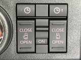 【両側パワースライドドア】スマートキーや運転席のスイッチで後席両側スライドドアの開閉が可能♪電動だから力を入れてドアを開ける必要が無く、小さなお子様でも簡単に開け閉めでき快適です♪