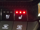 【シートベンチレーション】夏場は涼しい風でお尻や背中の熱やムレを防ぎ、冬はエアコンよりも早く温まります。レザーシートにうれしい装備で、季節を問わず快適に過ごせます。