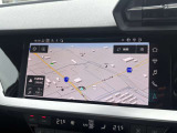 ●MMIナビゲーション『高解像度カラーディスプレイに、Bluetooth(R)接続によるハンズフリー通話機能を搭載しています。』