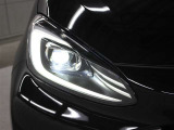 LEDヘッドライトには「オートマチックハイビームシステム」を搭載。夜間走行時にハイビームで走行可能と判断した場合、ロービームとハイビームを自動的に切り替え、前方視界確保をアシストします。