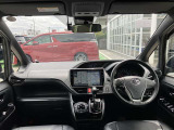 【運転席・インパネまわり】ハンドル・シート・フロアーなど隅々までプロによるクリーニング済み☆彡キレイな車内でドライブが一層快適にお楽しみいただけます!!
