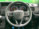 インテリアに合わせたデザインのステアリングは、運転される方のことも考え、運転しやすい形状、大きさです。是非一度、実際に触ってお確かめください。