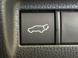 【パワーバックドア】スマートキーや運転席のボタンを押すだけでリアゲートが自動で開閉します!荷物を持っている時や、高い位置にあるバックドアを閉める際に便利な機能です♪