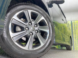 【純正アルミホイール】外観にマッチした純正アルミホイールを装着しております。各種社外アルミホイールや、スタッドレスタイヤも取扱いしております。是非ご相談ください♪