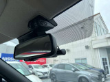 ディーラーオプション『前+車室内ドライブレコーダー』装備。表示はスマートフォンアプリで行います。