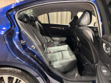 後席もしっかりとスペースを確保しているのでゆったりとご乗車できます♪