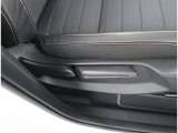 【シートアジャスター】上下調整できるシートアジャスター!運転手にあったドライバーズポジションができますね。