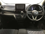 見通しのいい視界と最適なレイアウトで運転しやすいです。