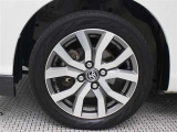 純正アルミホイールは精度が高く、走行の安定性が優れています。タイヤサイズ175/55R15