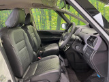 運転席シート廻りは使用感も少なく、良好な状態となっています。前オーナー様が丁寧に使っていたことがよくわかりますね。