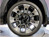【BMWアロイホイル】軽量かつ強度に拘ったアロイホイル。走行性能ポテンシャルを引き出す設計。車の足元を引き締めてくれる大きなポイントはアロイホイルです。