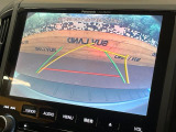 【バックカメラ】駐車時に後方がリアルタイム映像で確認できます。大型商業施設や立体駐車場での駐車時や、夜間のバック時に大活躍!