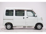 県内13店舗にて常時500台以上ダイハツ車を展示中です。見て、触って、納得のいく一台をぜひ見つけてください。