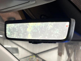 【デジタルインナーミラー】後席の大きな荷物や同乗者で後方が確認しづらい時でも安心!カメラが撮影した車両後方の映像をルームミラー内に表示。クリアな視界で状況の確認が可能です!