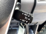 【クルーズコントロール】高速道路もラクラク走行。アクセルを離しても一定速度で走行ができ、長距離運転時の負担を軽減!加速・減速も簡単なスイッチ操作で調整できます。