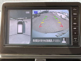 車を真上から見下ろしているかのように周囲の状況を把握して安心して駐車が行えるアラウンドビューモニターが付いています