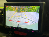【バックカメラ】駐車時に後方がリアルタイム映像で確認できます。大型商業施設や立体駐車場での駐車時や、夜間のバック時に大活躍!運転スキルに関わらず、今や必須となった装備のひとつです!