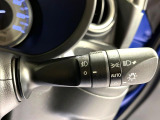 【オートライト】周りの明るさに応じて自動でヘッドライトの点灯・消灯ができる機能です!ライトの付け忘れ・消し忘れなどが無くなり、雨の日や夕方の走行も安心!トンネル通過時も便利ですね♪