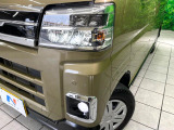 【LEDヘッドライト】悪天候や夜間走行時も良好な視界を確保し安心して運転できる高輝度LEDヘッドライトを装備!点灯速度が早く、消費電力も抑えられています。