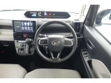 スタイリッシュなインパネ周りです!運転の際、常に目にする部分は、シックにまとめた飽きの来ないデザインが人気です!