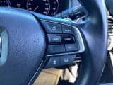 Hondaセンシングの機能のひとつ、アダプティブクルーズコントロール付!アクセルから足を離しても設定したスピードと前車との車間を保ち走行してくれます!車線維持もアシスト☆高速道路で疲労軽減ですね☆