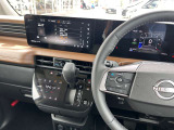 メーカーオプションの『NissanConnectインフォテインメントシステム』。 別途「ニッサンコネクトサービス」(年会費:10980円)ご加入で【GOOGLEマップ・ナビ機能】が使えます。