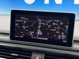 ●純正ナビ:一体感のあるナビは、高級感ある車内を演出してくれます。オーディオ機能も充実しておりますので、運転もより楽しめます♪