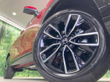 【純正18インチアルミホイール】外観にマッチした純正アルミホイールを装着しております。各種社外アルミホイールや、スタッドレスタイヤも取扱いしております。是非ご相談ください♪