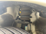 お車を安心してお乗りいただく為には、足回りの定期点検が欠かせません。サービスサポート(有償保証)では無料点検もご提供しており、安心のカーライフをお過ごしいただけるサポート体制が整っています。