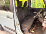 運転席シート廻りは使用感も少なく、良好な状態となっています。前オーナー様が丁寧に使っていたことがよくわかりますね。