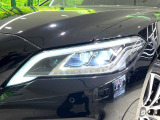 【LEDヘッドライト】悪天候や夜間走行時も良好な視界を確保し安心して運転できる高輝度LEDヘッドライトを装備!点灯速度が早く、消費電力も抑えられています。
