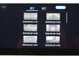 前後ドライブレコーダー搭載。車載カメラの映像を内蔵メモリーに録画。別のカメラを後付けすることなく前後映像を記録できます。録画した映像はディスプレイオーディオの大画面ですぐに再生、確認できます。