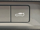【パワーバックドア】スマートキーや運転席のボタンを押すだけでリアゲートが自動で開閉します!荷物を持っている時や、高い位置にあるバックドアを閉める際に便利な機能です♪