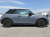 ご納車前には、MINIを熟知したメカニックによる100項目の点検・整備を行います。不具合箇所、交換時期に達している部品に関しましては、全て当社負担で交換してからのご納車となります。