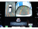 バックギアに入れるとバックカメラの映像がナビに映ります。障害物までの距離もわかりやすいです。