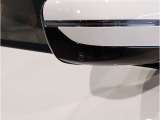 【BMWミラー】視認性の高いスタイリッシュなミラー。自動防眩機能も付いており夜間のドライビングをサポートします。