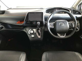 見通しのいい視界と最適なレイアウトで運転しやすいです。