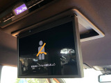 【フリップダウンモニター】大画面モニターで後席でもエンタメをお楽しみいただけます。小さなお子様にも大人気の装備です♪