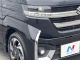 【LEDヘッドライト】悪天候や夜間走行時も良好な視界を確保し安心して運転できる高輝度LEDヘッドライトを装備!点灯速度が早く、消費電力も抑えられています。