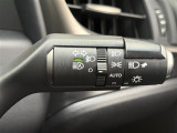 【オートライト(AUTO)】外の明るさをシステムが感知して、自動でヘッドライトが点灯します。ヘッドライトをつけ忘れを防ぐ便利機能です。